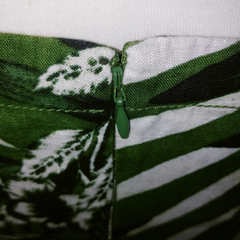 GUESS Fulton Romper Black and Green Leaf Print - Size 0 - Picture 5 of 7